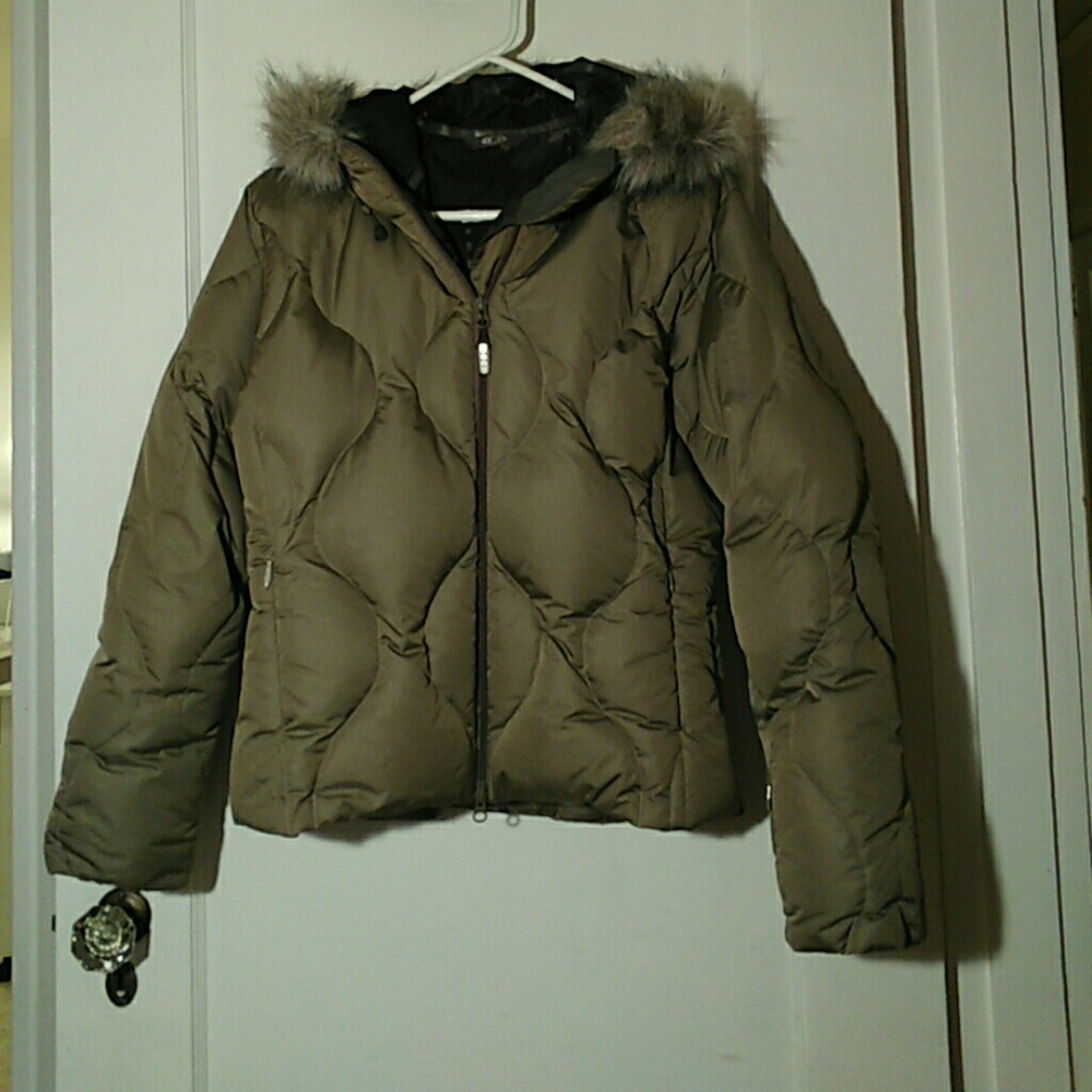 So cute ski jacket! Salomon Taupe Down Jacket - Faux Fur Hood EUC